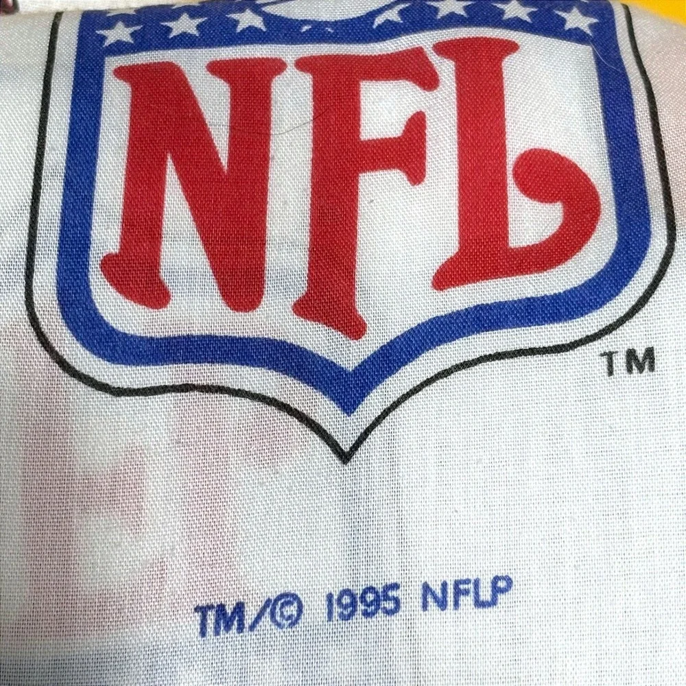 Vintage 1995 NFL Team Helmets Twin Flat/Fitted Sheet Set  NO PILLOWCASES
